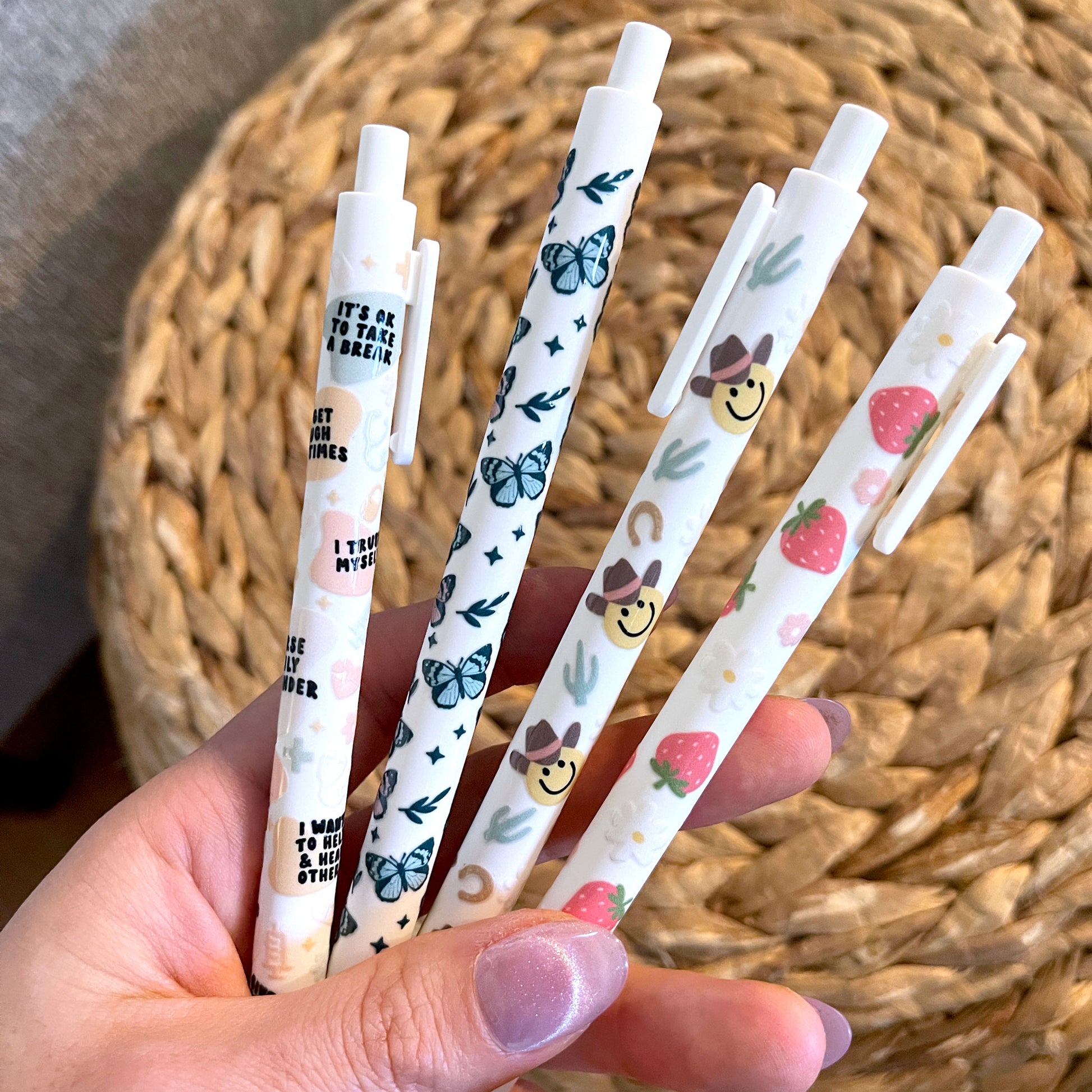 Cricut Created Monogrammed Flair Pens - teacher mom life blog